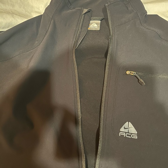 Nike ACG Black Jacket - Picture 2 of 14